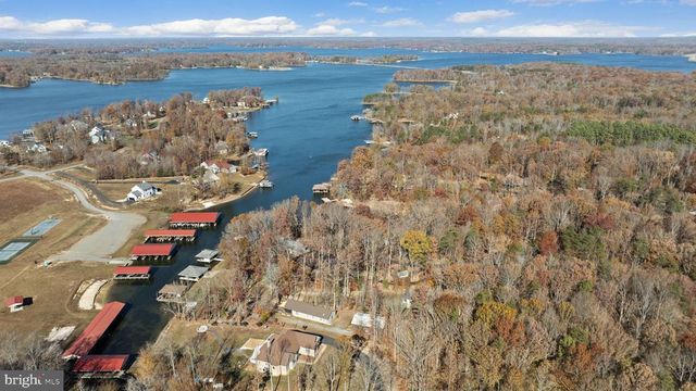 14 OAK RD, Bumpass, VA 23024