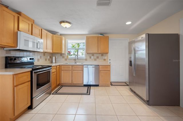 231 LAKEVIEW LANE, Englewood, FL 34223