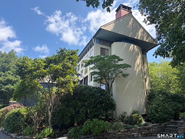 607 Lake Drive, Guilford, CT 06437