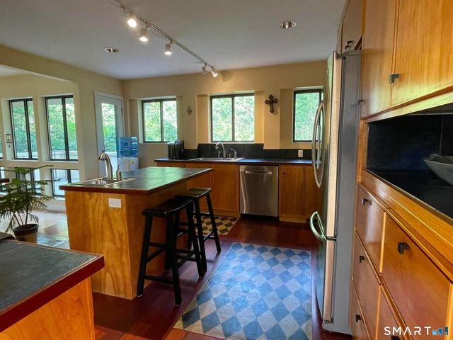 607 Lake Drive, Guilford, CT 06437