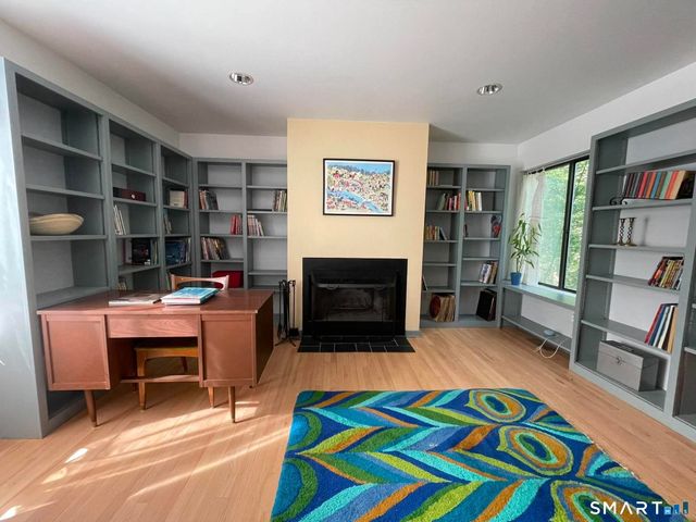 607 Lake Drive, Guilford, CT 06437