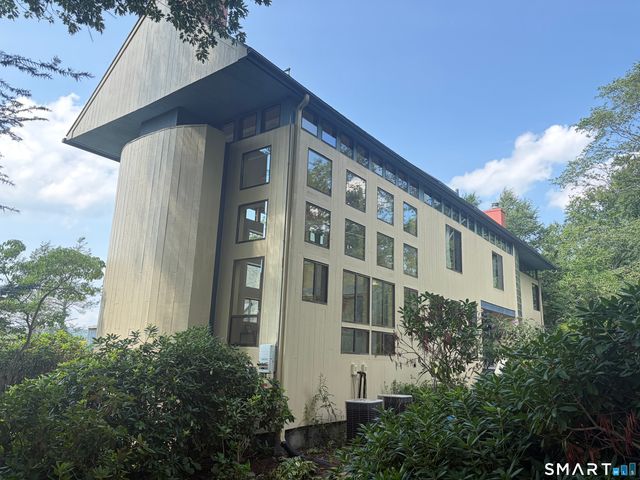 607 Lake Drive, Guilford, CT 06437