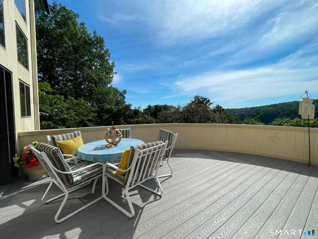 607 Lake Drive, Guilford, CT 06437