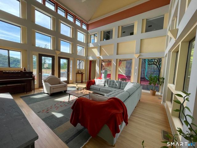 607 Lake Drive, Guilford, CT 06437