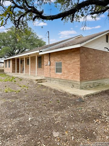 6462 Fm 1144, Karnes City, TX 78118