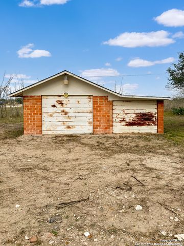6462 Fm 1144, Karnes City, TX 78118