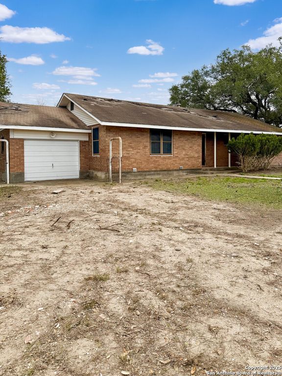 6462 Fm 1144, Karnes City, TX 78118