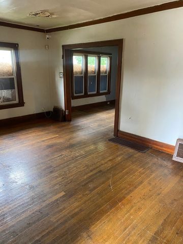 945 E Hickory Street, Kankakee, IL 60901
