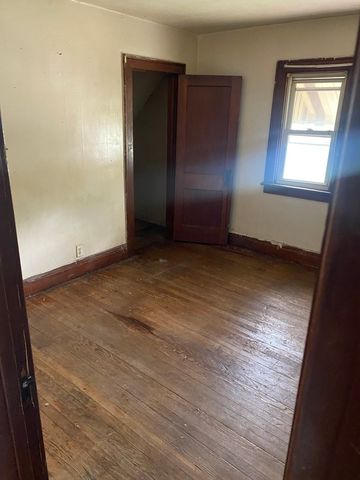 945 E Hickory Street, Kankakee, IL 60901