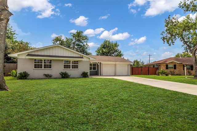 13206 Hollypark Drive, Houston, TX 77015