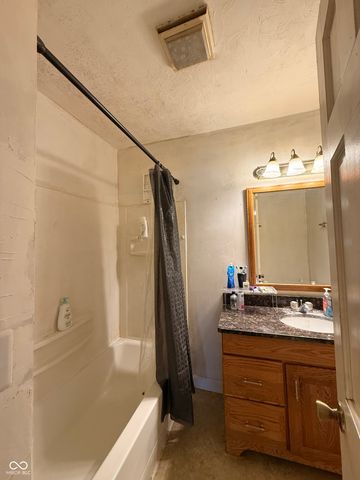 725 E 27th Street, Anderson, IN 46016