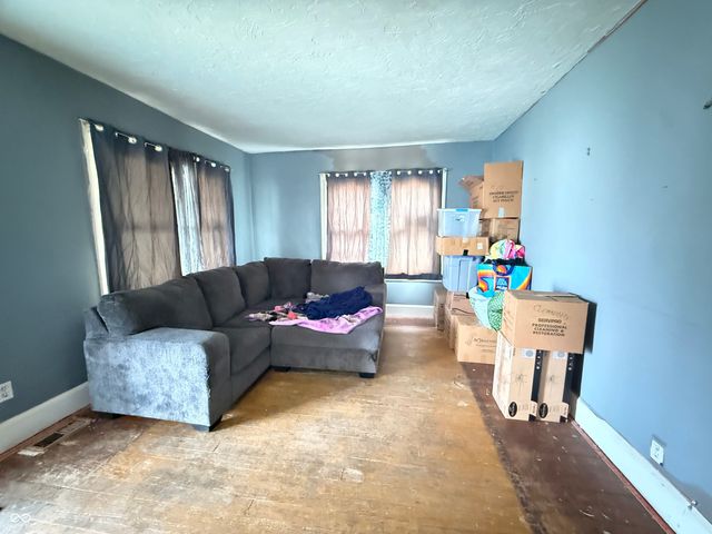 725 E 27th Street, Anderson, IN 46016