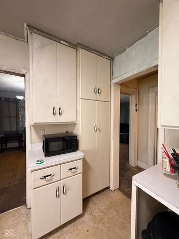 725 E 27th Street, Anderson, IN 46016