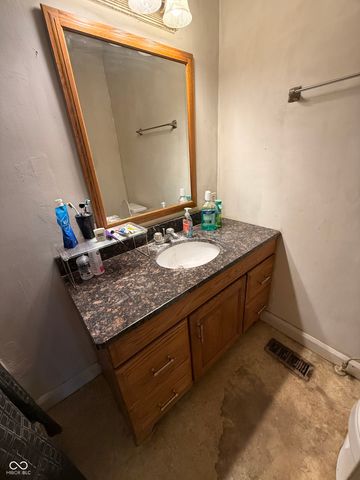 725 E 27th Street, Anderson, IN 46016