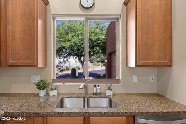 10446 E Sara Scarlet Loop, Tucson, AZ 85747