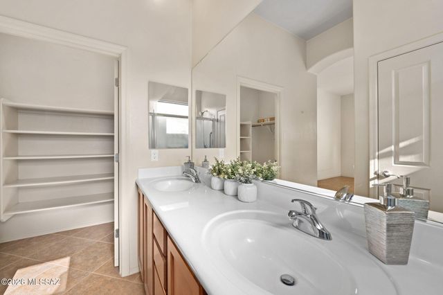 10446 E Sara Scarlet Loop, Tucson, AZ 85747