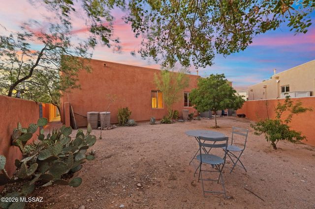 10446 E Sara Scarlet Loop, Tucson, AZ 85747