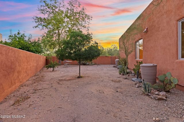10446 E Sara Scarlet Loop, Tucson, AZ 85747
