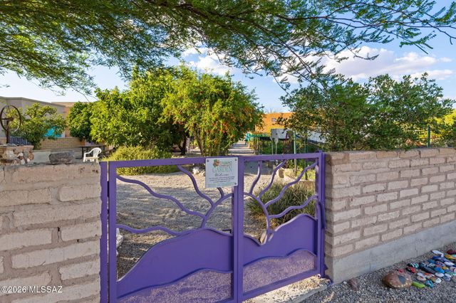 10446 E Sara Scarlet Loop, Tucson, AZ 85747