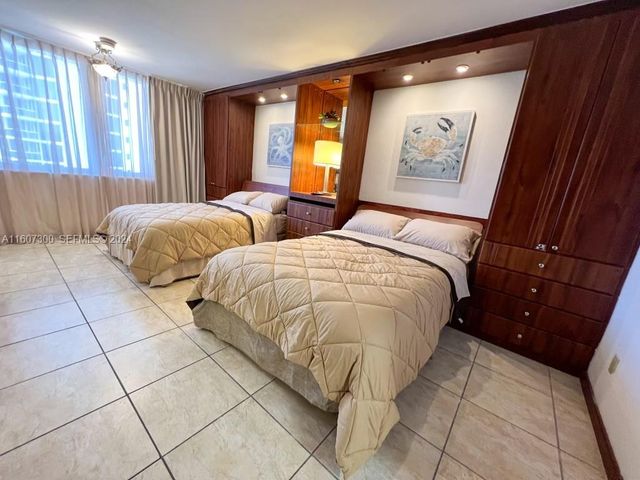 19201 Collins Avenue 428, Sunny Isles Beach, FL 33160