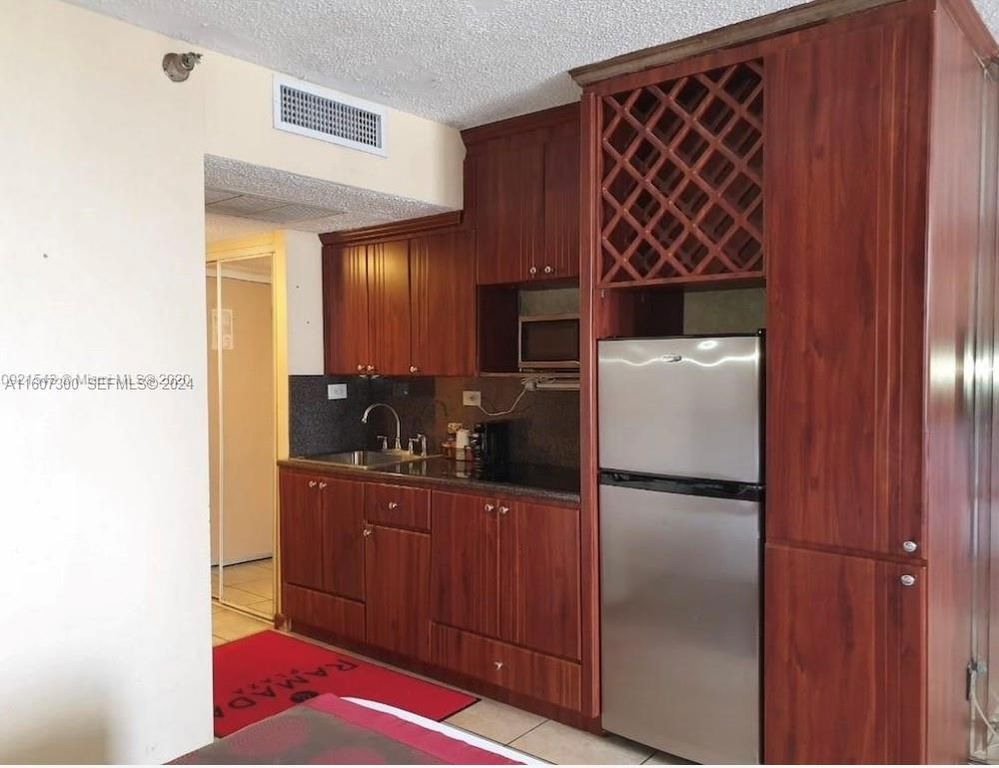 19201 Collins Avenue 428, Sunny Isles Beach, FL 33160