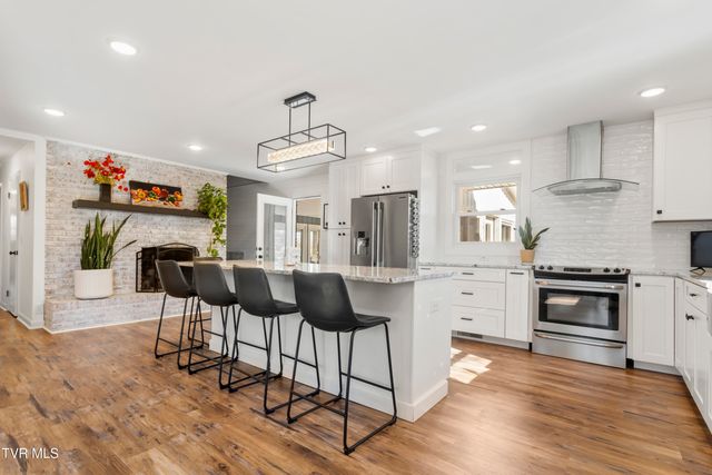 2112 Knob Creek Road, Johnson City, TN 37604