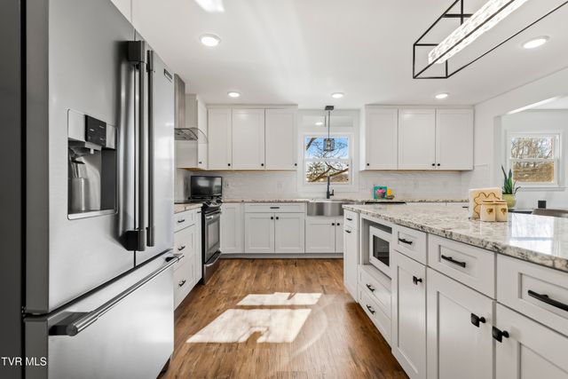 2112 Knob Creek Road, Johnson City, TN 37604