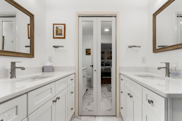 2112 Knob Creek Road, Johnson City, TN 37604