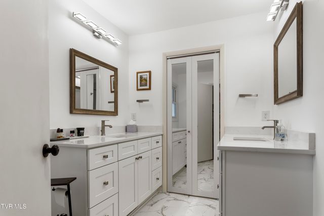 2112 Knob Creek Road, Johnson City, TN 37604