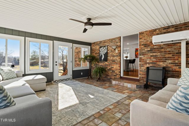 2112 Knob Creek Road, Johnson City, TN 37604