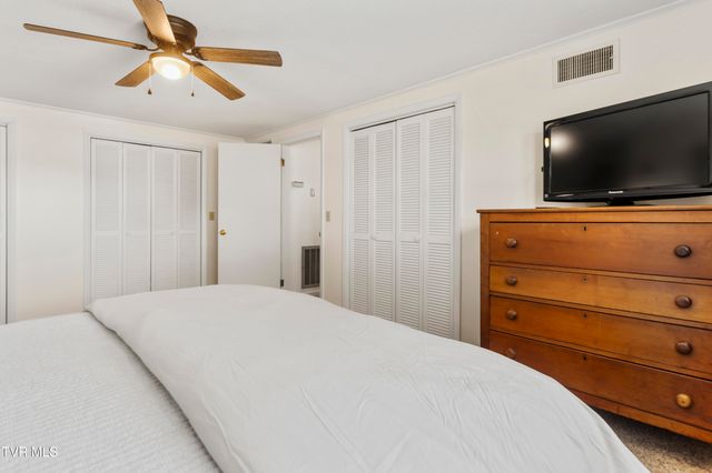 2112 Knob Creek Road, Johnson City, TN 37604