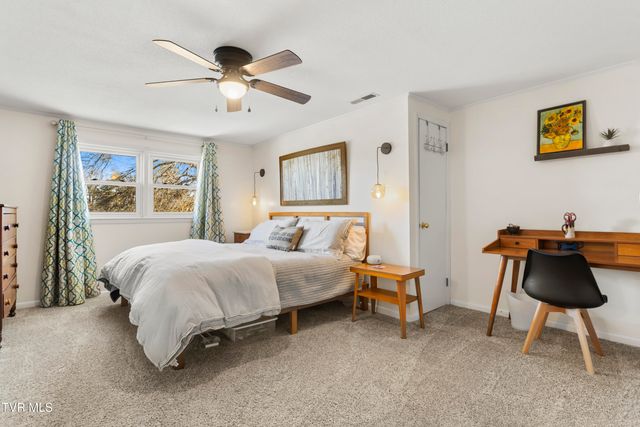 2112 Knob Creek Road, Johnson City, TN 37604