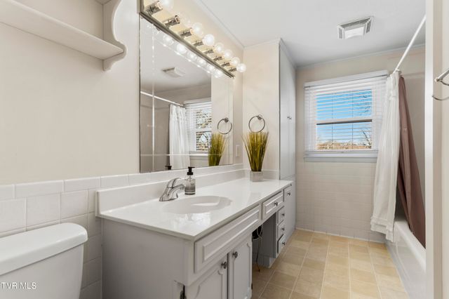 2112 Knob Creek Road, Johnson City, TN 37604