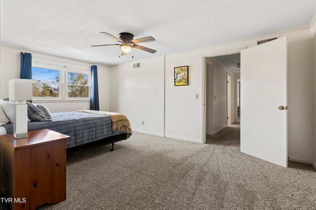 2112 Knob Creek Road, Johnson City, TN 37604