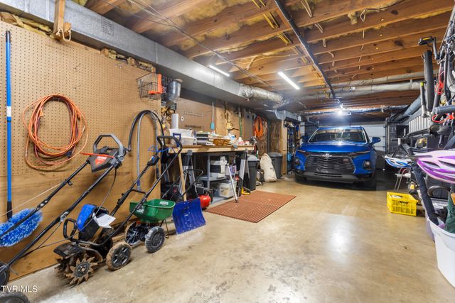 2112 Knob Creek Road, Johnson City, TN 37604