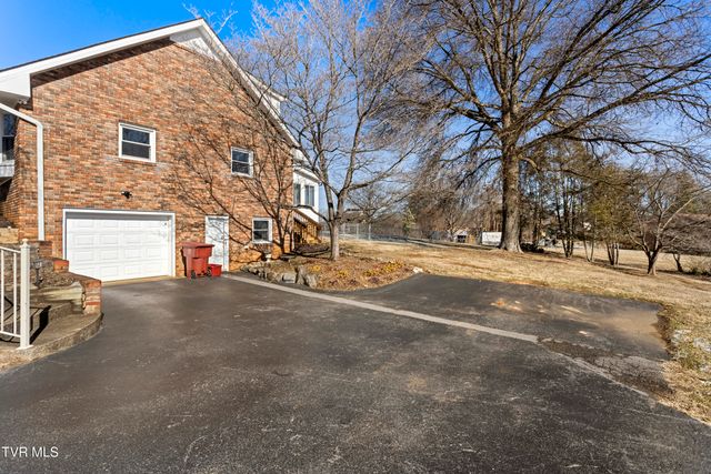 2112 Knob Creek Road, Johnson City, TN 37604