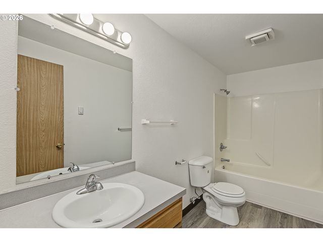 1874 Ne 15TH Ave, Hillsboro, OR 97124