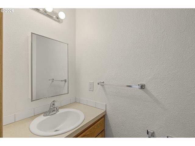 1874 Ne 15TH Ave, Hillsboro, OR 97124