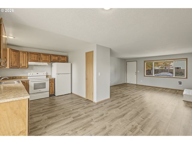 1874 Ne 15TH Ave, Hillsboro, OR 97124