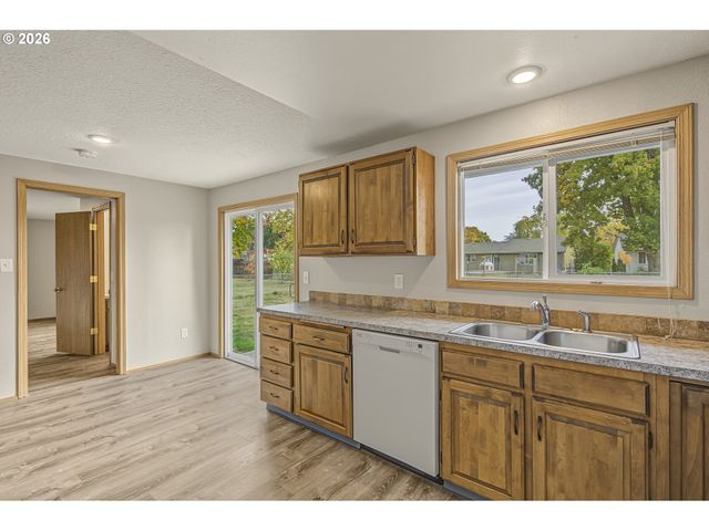 1874 Ne 15TH Ave, Hillsboro, OR 97124