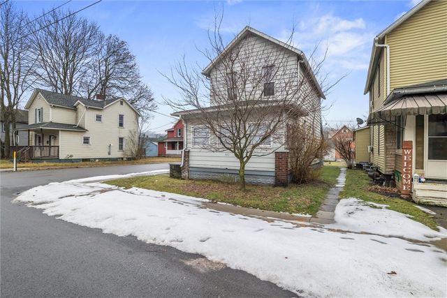 542 N Cedar St, New Castle, PA 16102