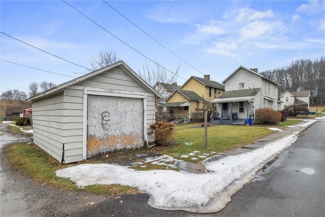 542 N Cedar St, New Castle, PA 16102