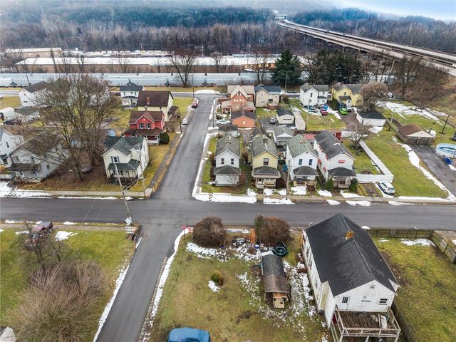 542 N Cedar St, New Castle, PA 16102