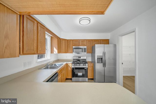 2719 HARTFORD ST SE, Washington, DC 20020