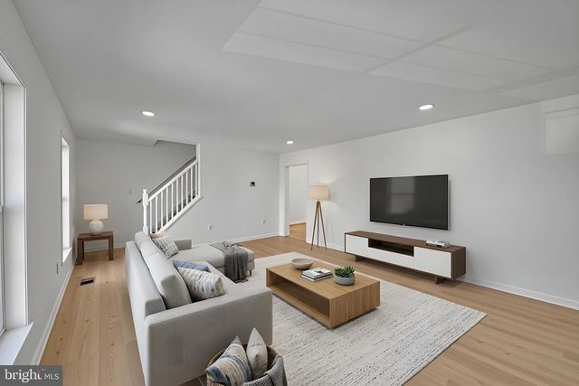 2719 HARTFORD ST SE, Washington, DC 20020