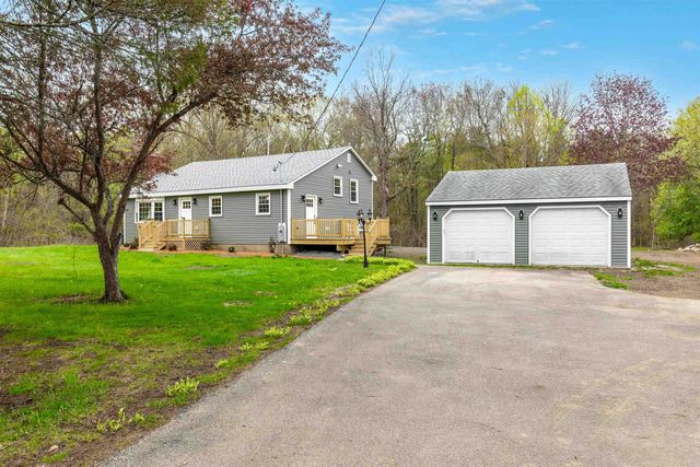 11 Merrimac Road, Newton, NH 03858