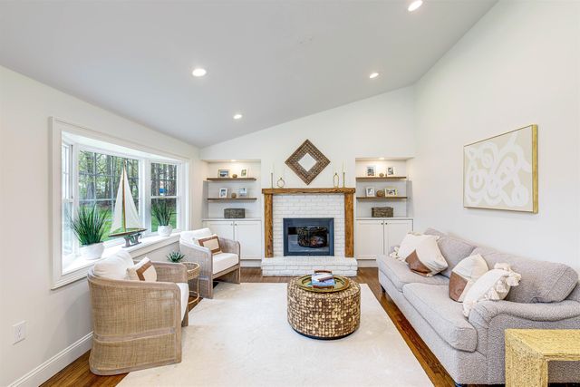 11 Merrimac Road, Newton, NH 03858