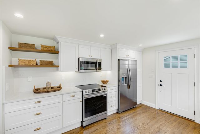 11 Merrimac Road, Newton, NH 03858