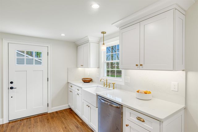 11 Merrimac Road, Newton, NH 03858