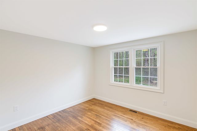 11 Merrimac Road, Newton, NH 03858